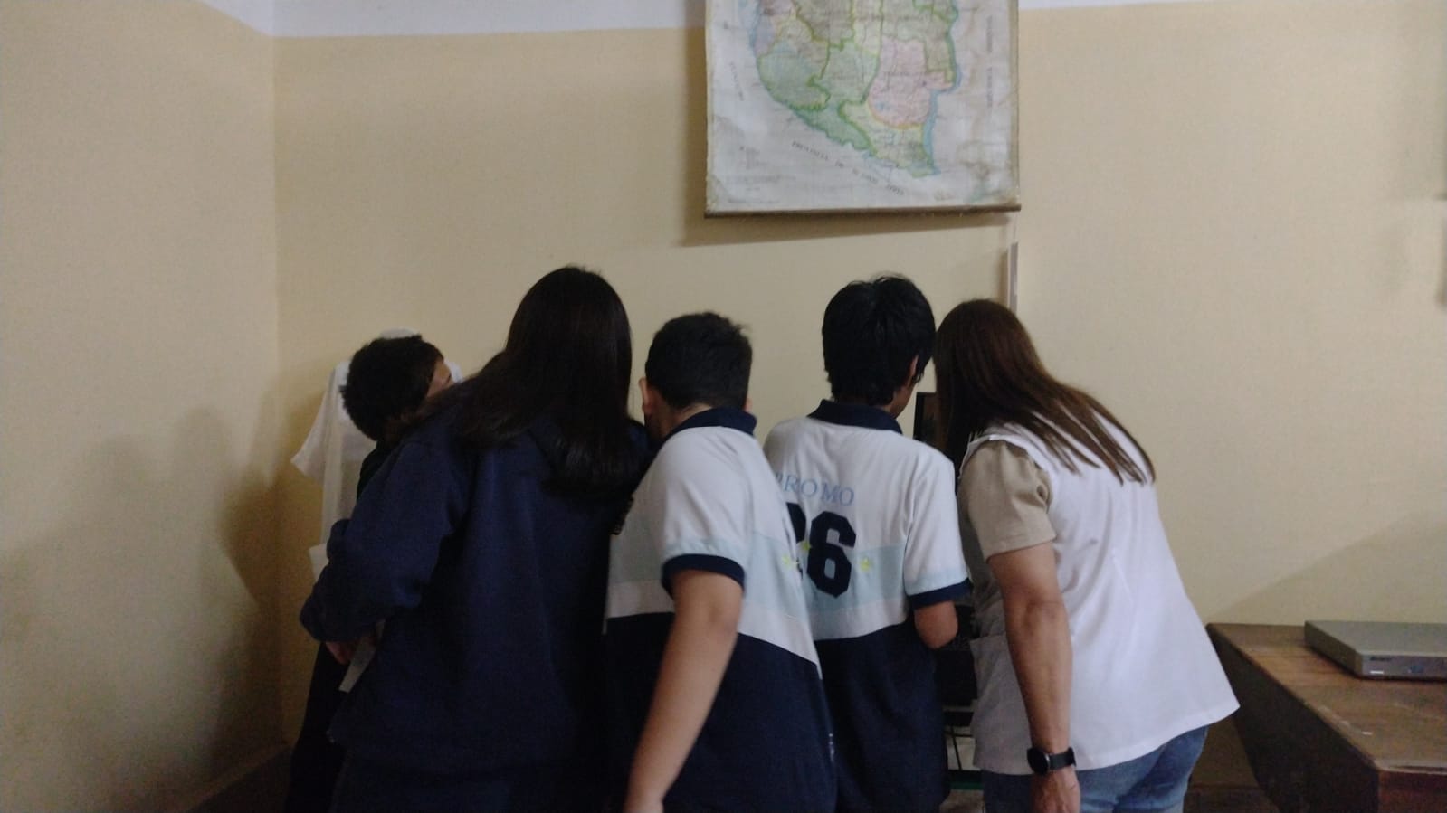 Estudiantes trabajando en la Sala Museo