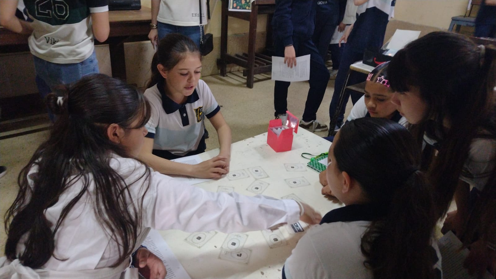 Estudiantes trabajando en la Sala Museo