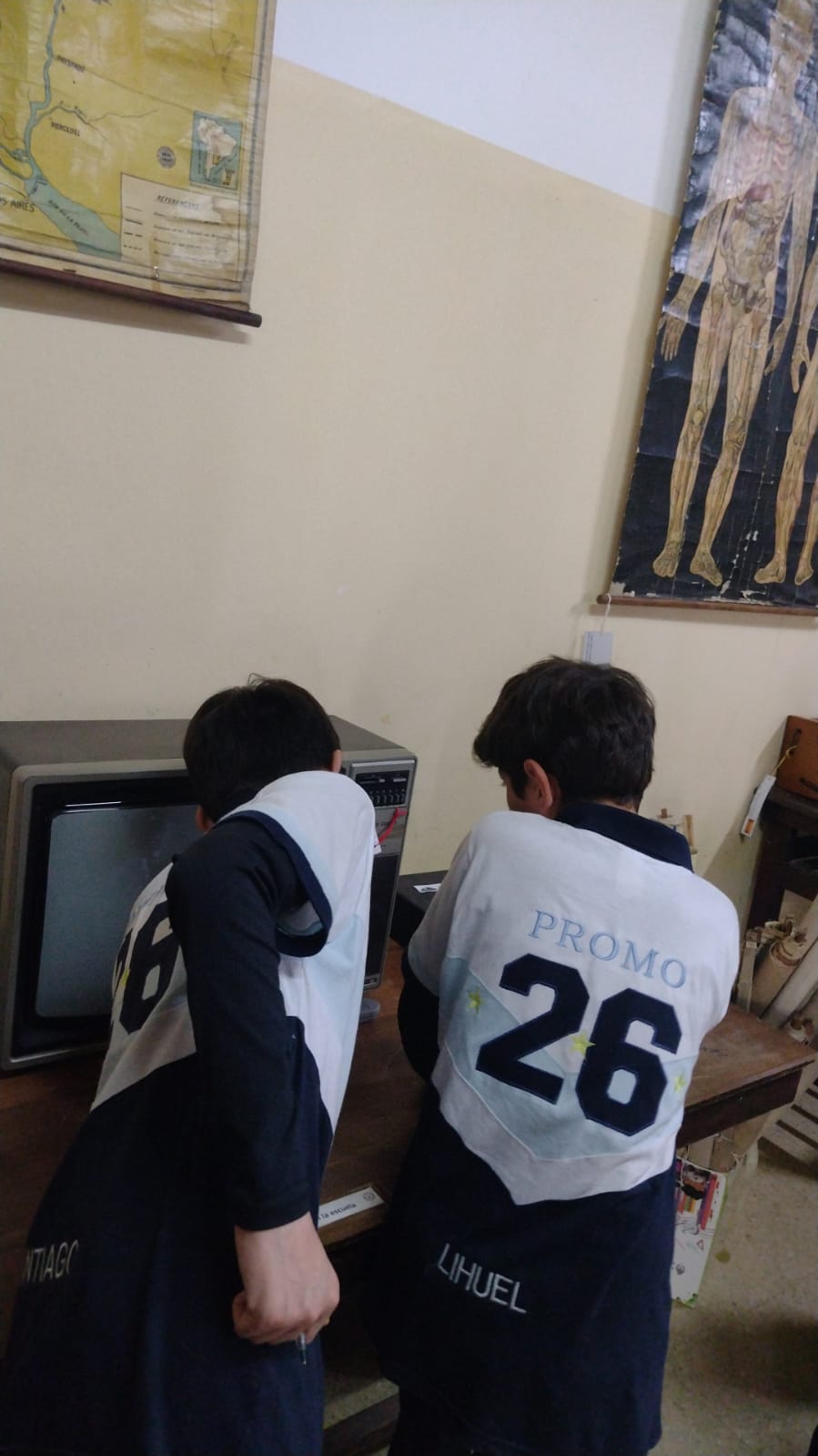 Estudiantes trabajando en la Sala Museo